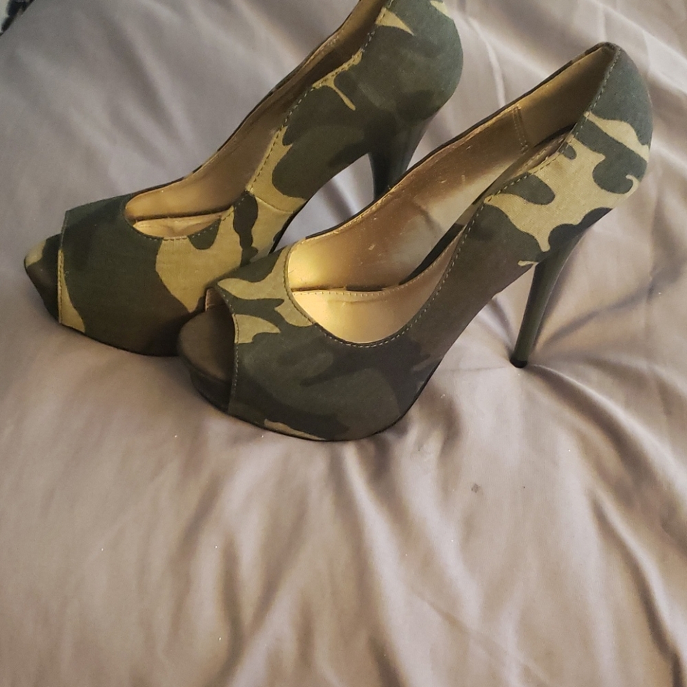 Heels - Picture 3 of 5
